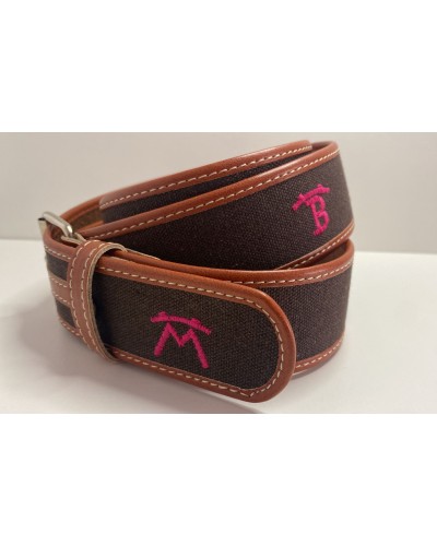 Cinturón de loneta y piel con detalles de hierros ganaderos Marrón detalles fucsia COMPLEMENTOS