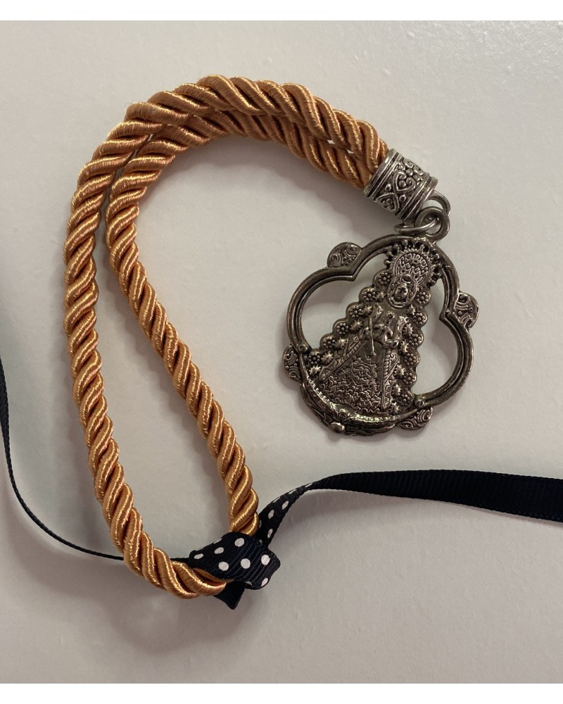 Medalla Rocío cordón pequeño dorado COMPLEMENTOS