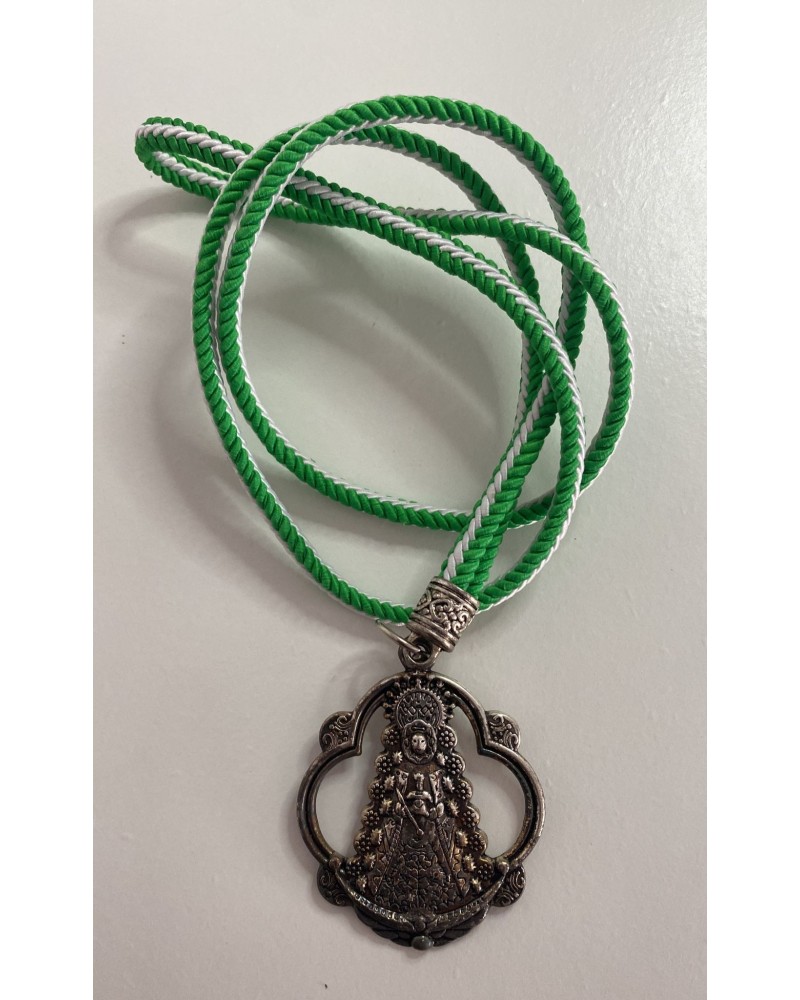 Medalla Rocío cordón largo verde COMPLEMENTOS
