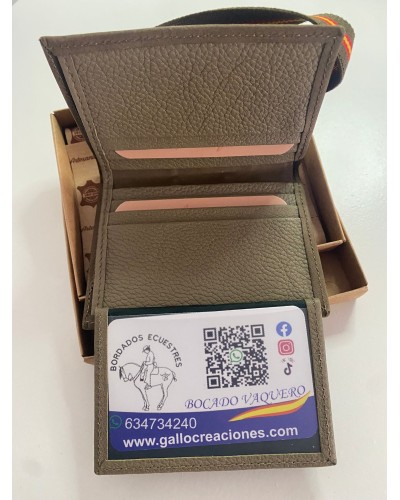 Cartera piel verde con elástico bandera Nacional COMPLEMENTOS