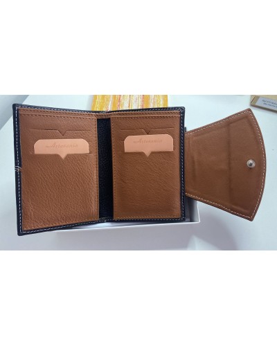 Monedero de señora fabricado en piel de Ubrique con detalles de la virgen del Rocío bordada COMPLEMENTOS